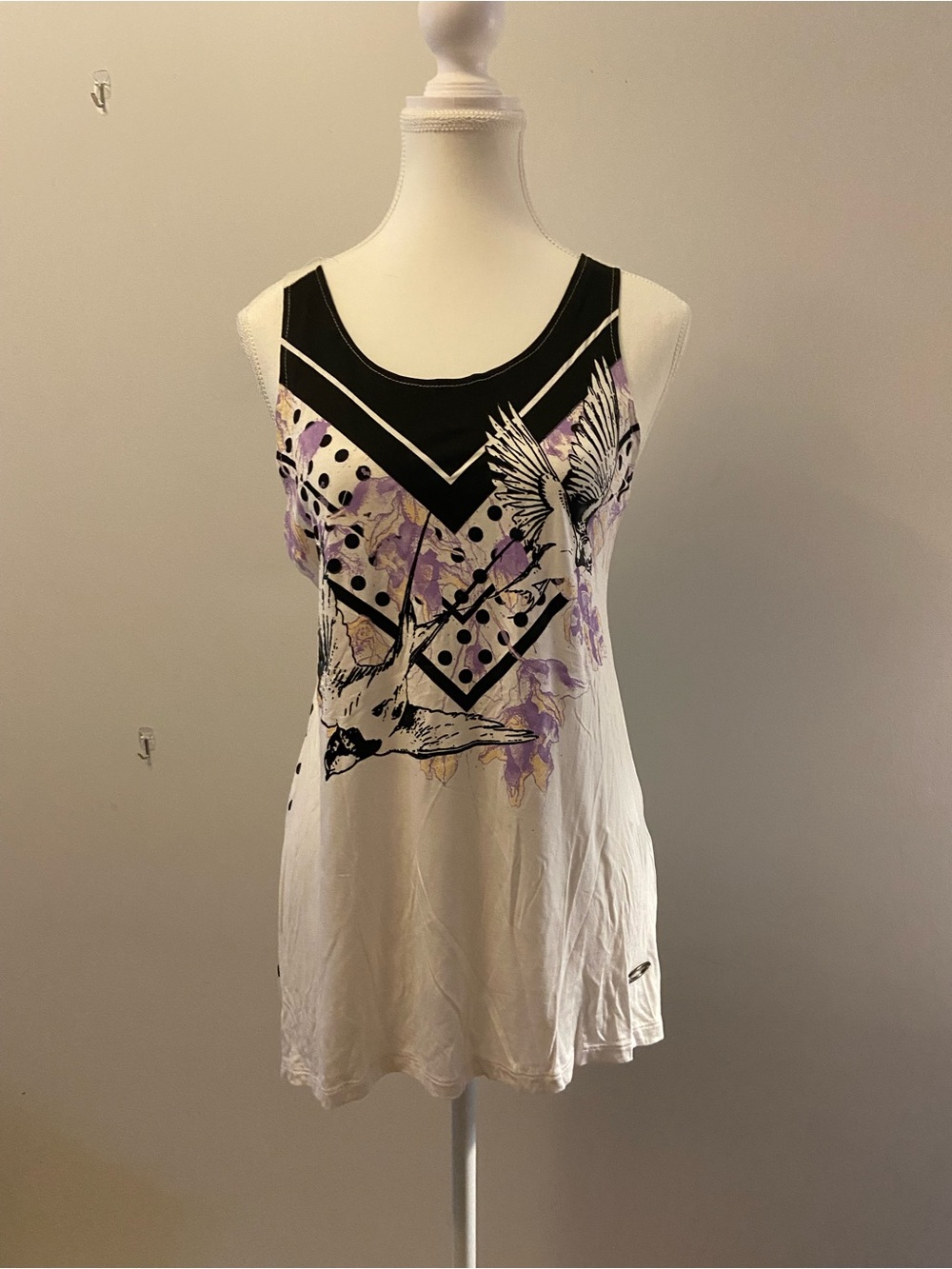 Sleeveless Graphic Tank Top with Purple Accents